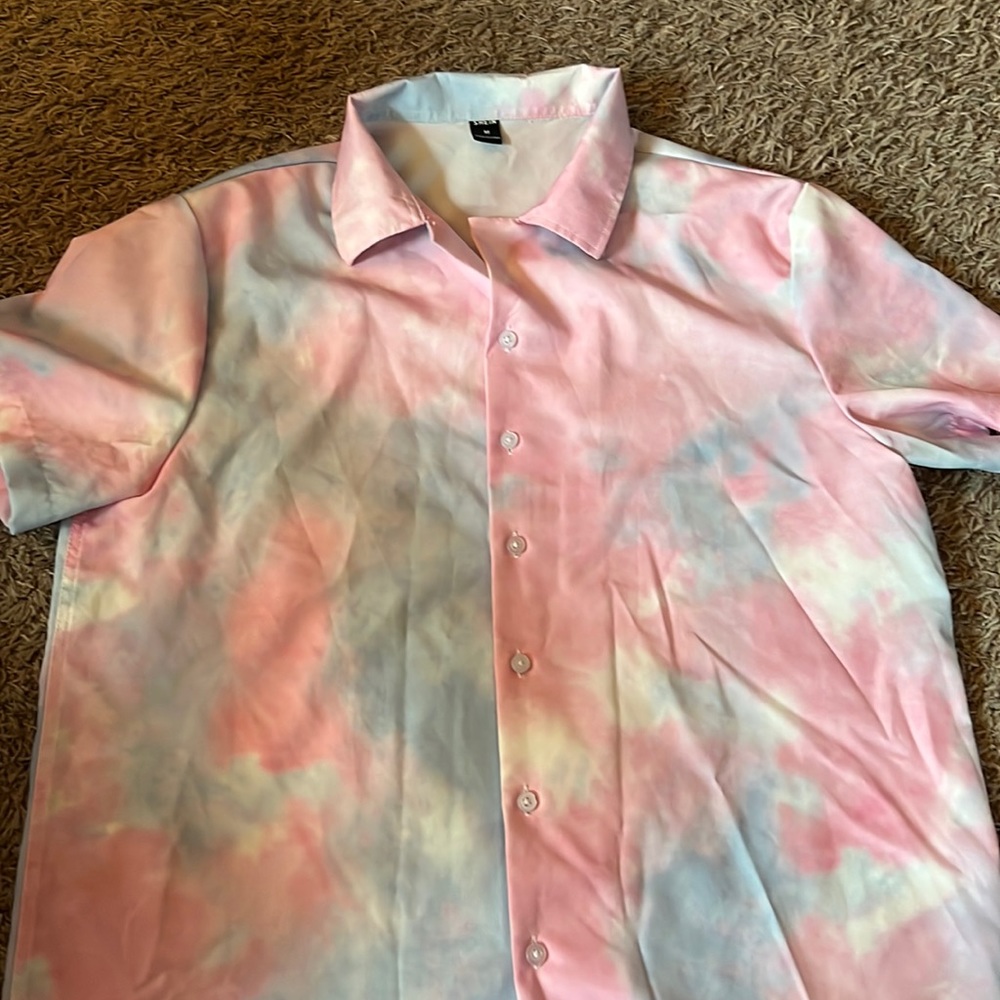 Men’s casual button up. Pastel blues and pink